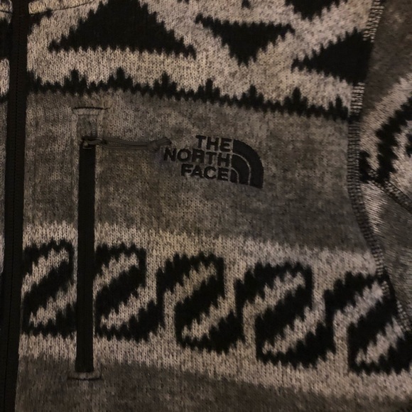 The North Face 1/4 Zip Pullover - Picture 2 of 4